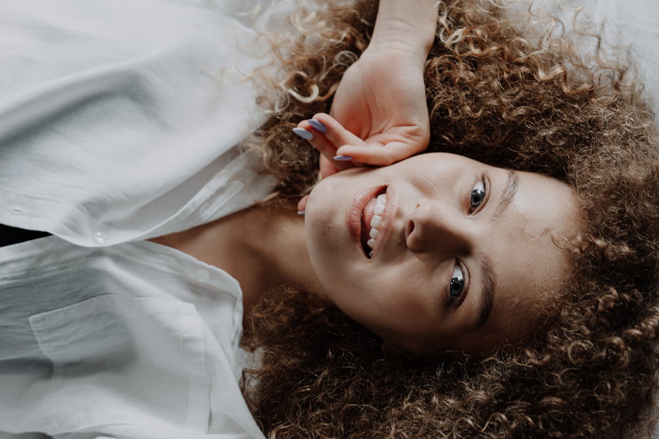 Portrait of a young woman with curly hair and natural beauty. Expressive and elegant.